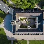 Schloss 4*