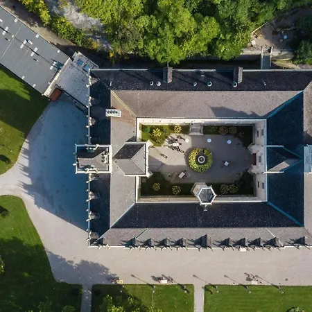 Schloss 4*